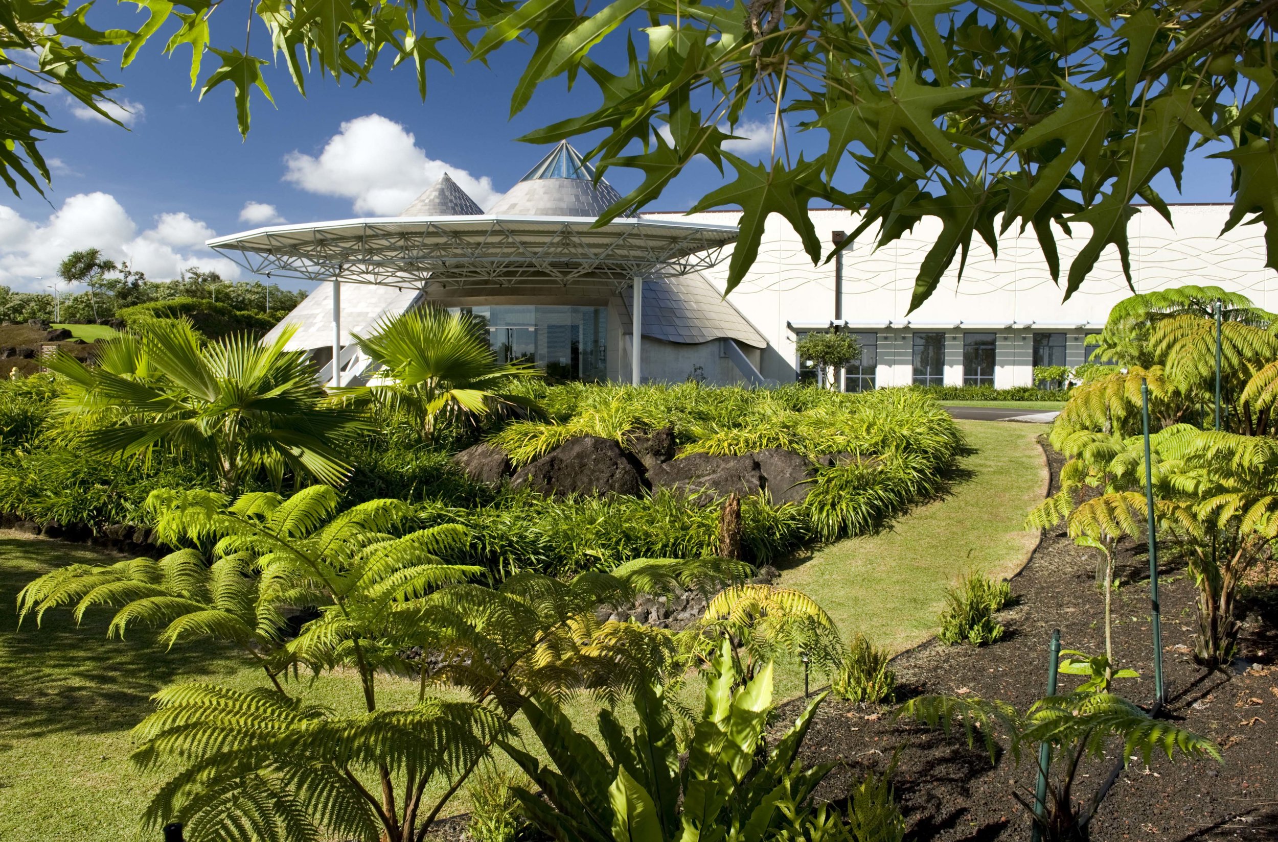 Mauna kea summit & observatory tours and activities ; Ê»imiloa Astronomy Center